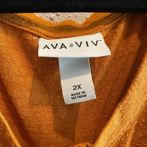 Ava & Viv Button Down Tank 2X - Picture 2 of 3